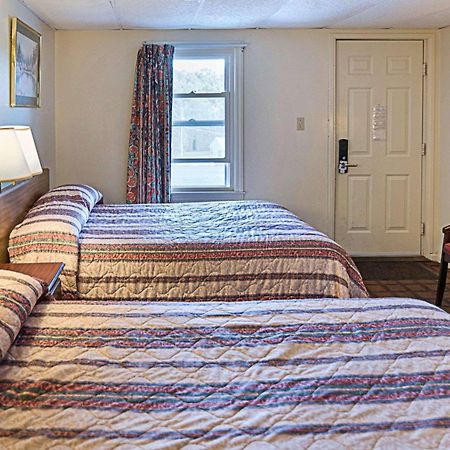 Rodeway Inn Westminster Bagian luar foto