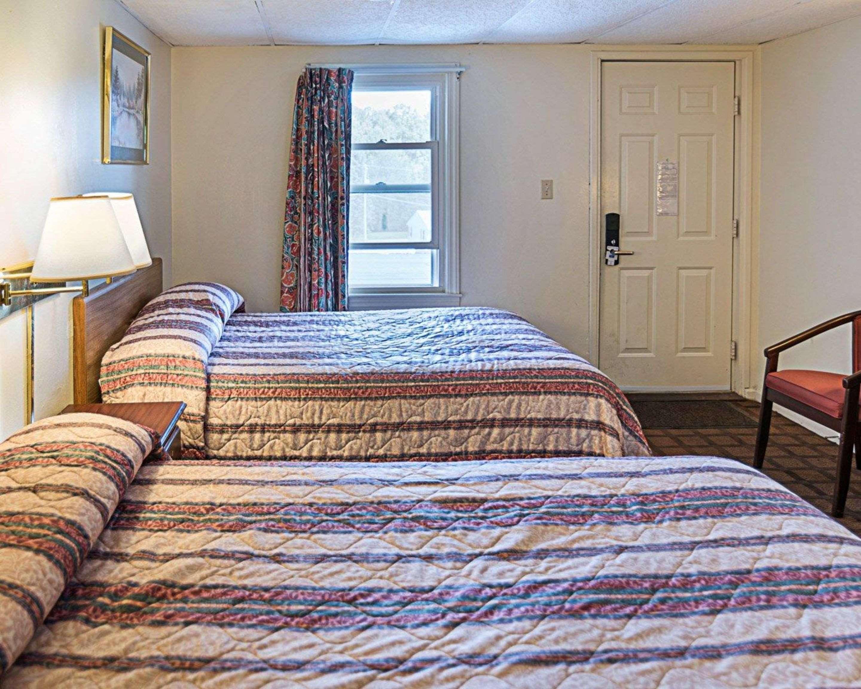 Rodeway Inn Westminster Bagian luar foto