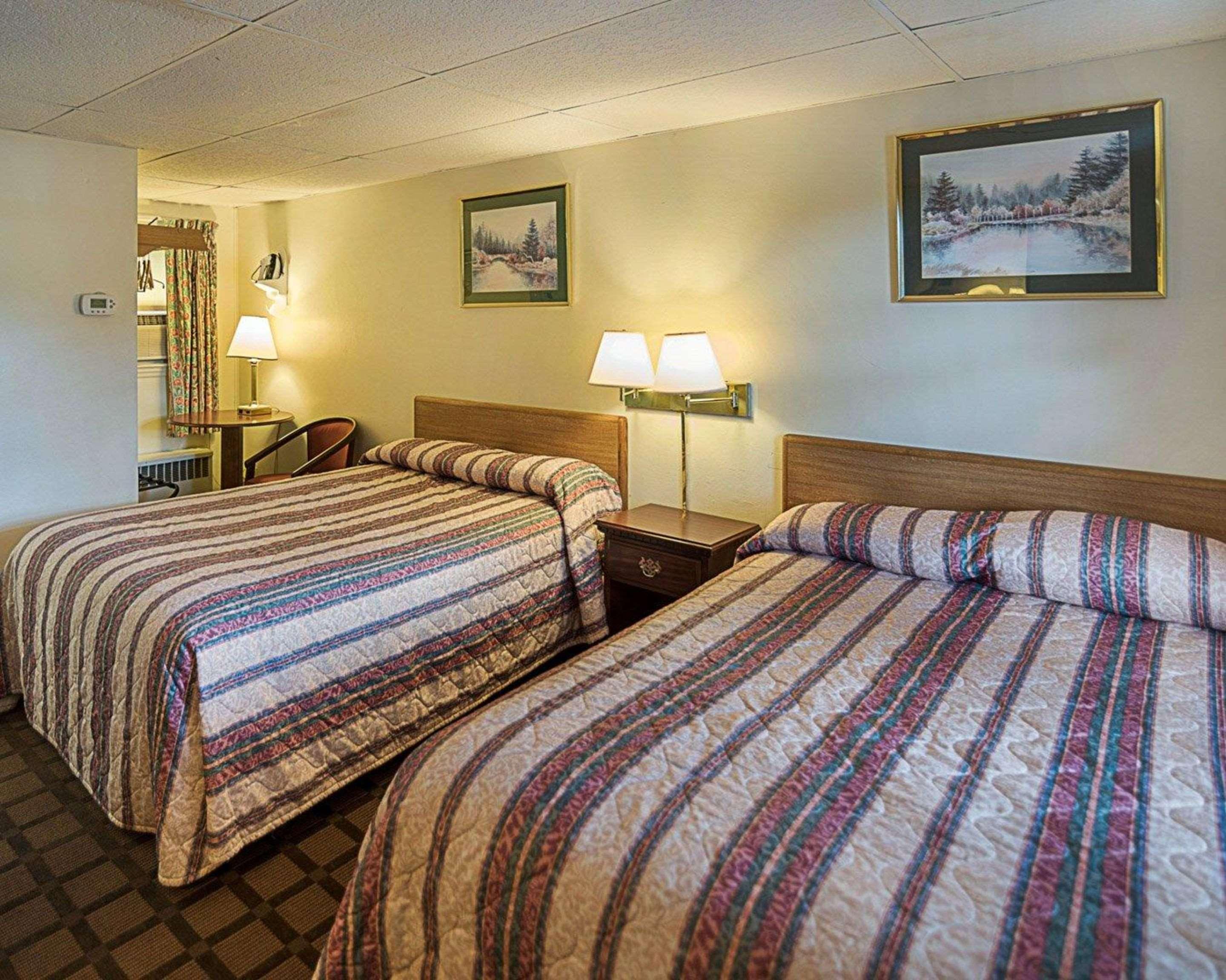 Rodeway Inn Westminster Bagian luar foto
