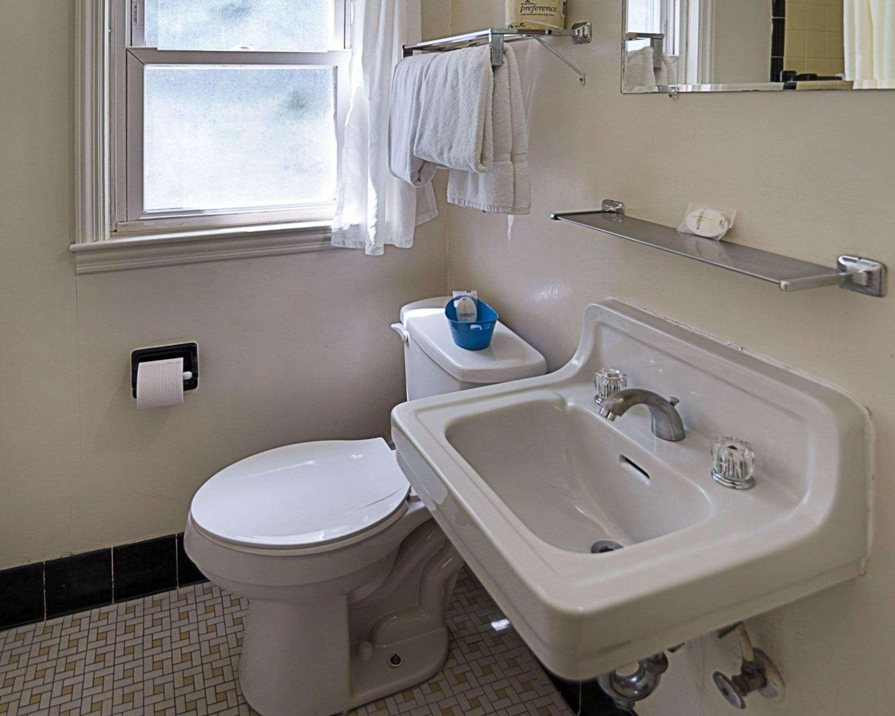 Rodeway Inn Westminster Bagian luar foto